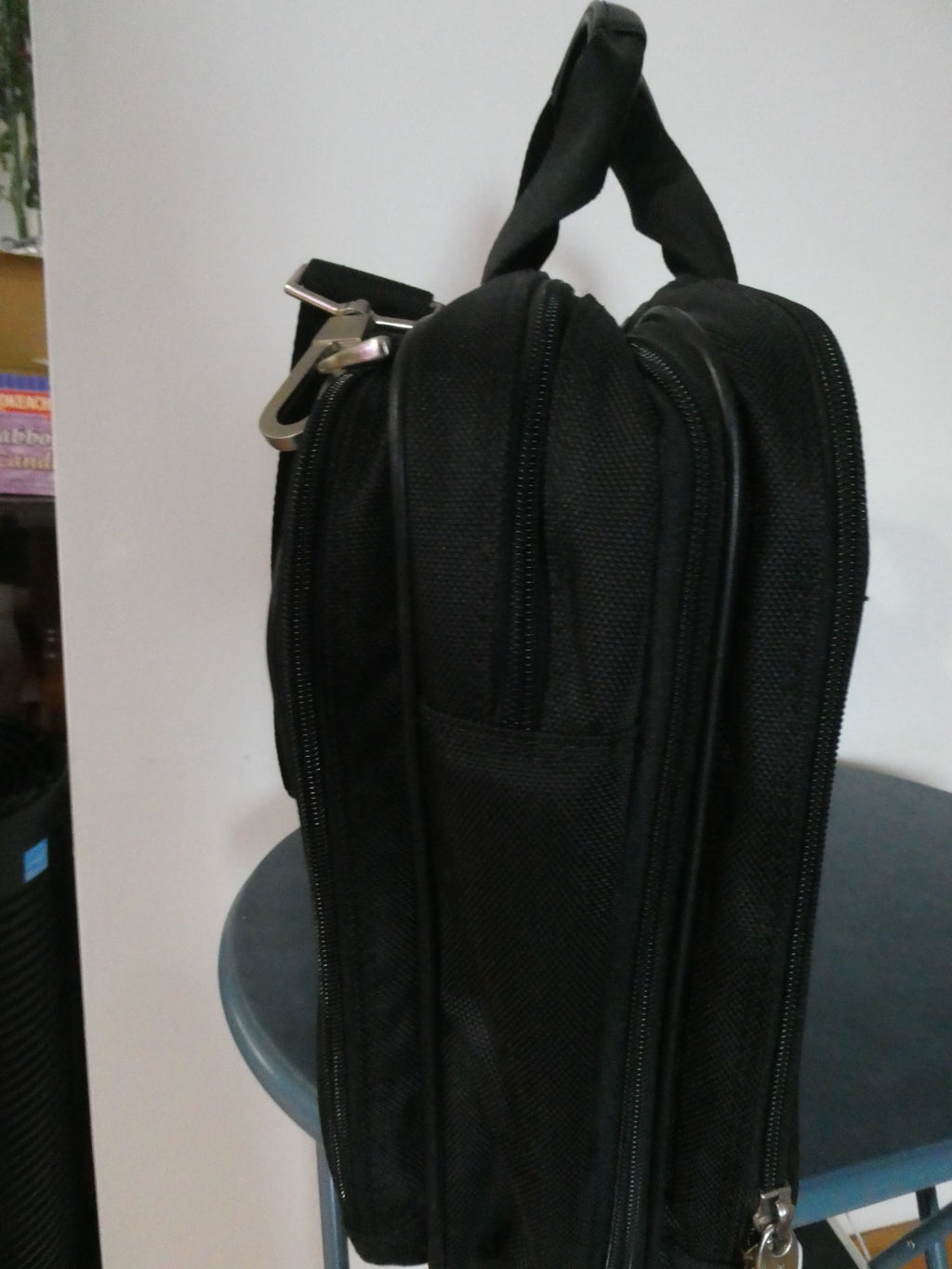 Kenneth Cole Reaction Black Expandable Laptop Messenger Bag Briefcase Crossbody