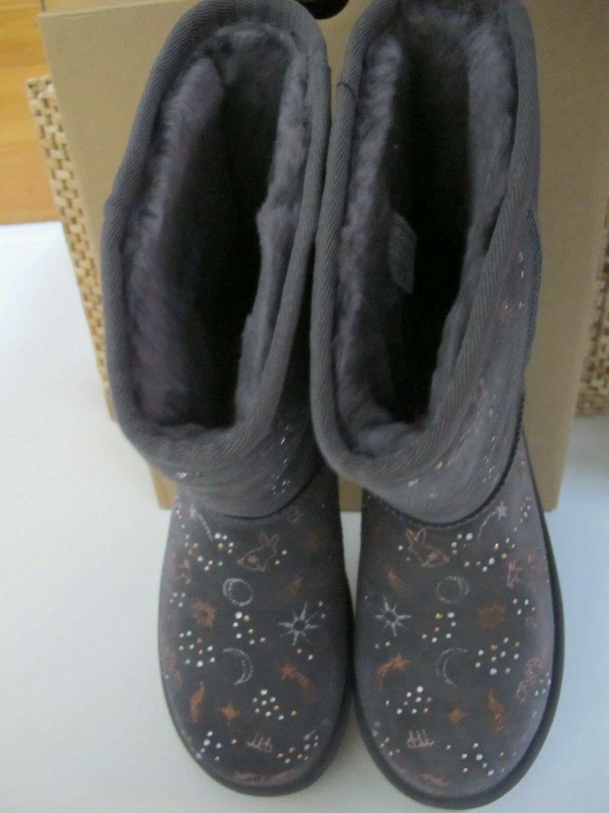 UGG CLASSIC ZODIAC WOMEN'S SHORT GRAY SHORT NIGHTFALL SUEDE SHEEPSKIN  BOOTS 7