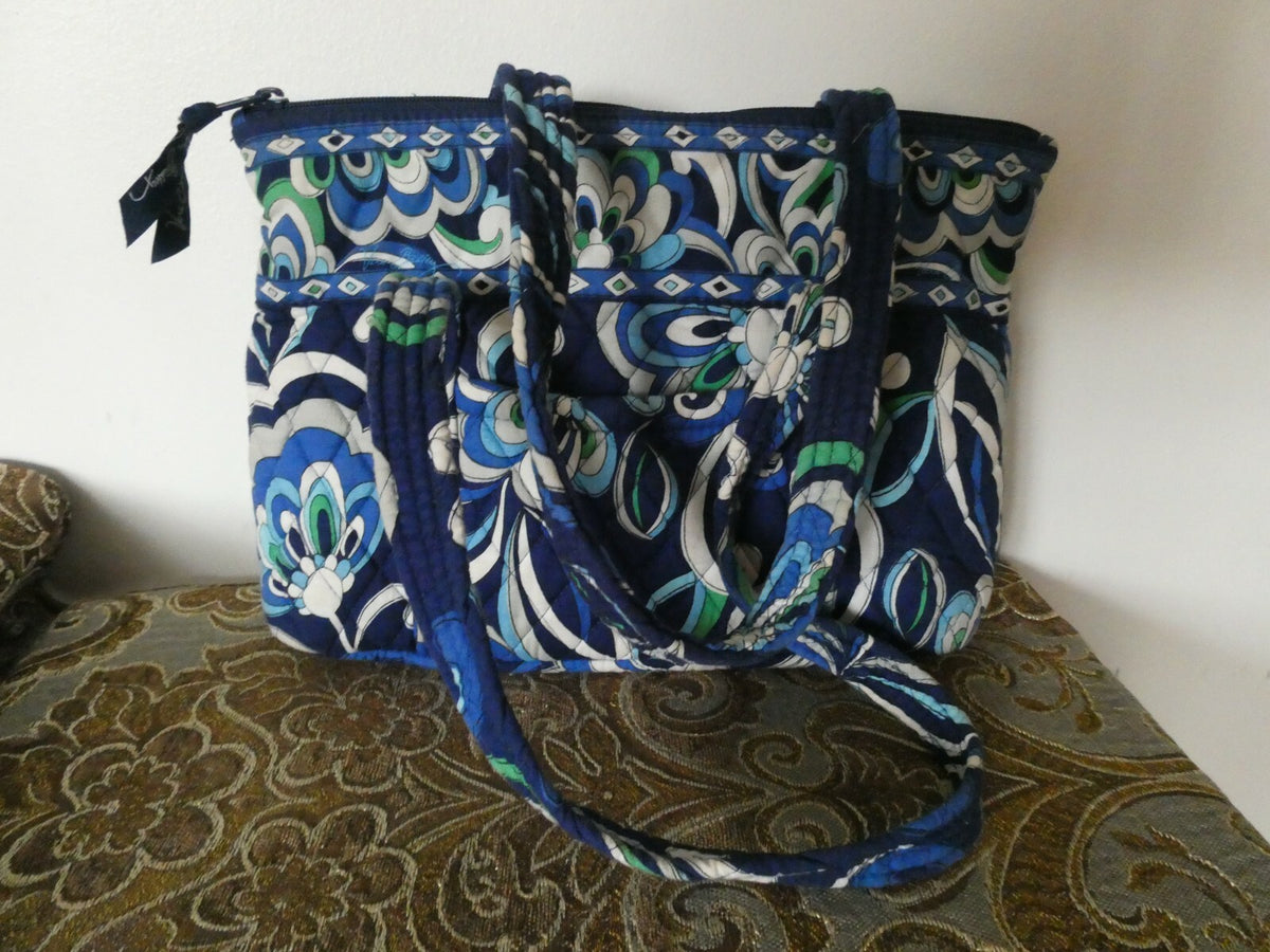 Vera Bradley Women's Blue/Gray/Green Shoulder Quilted Zippered Bag