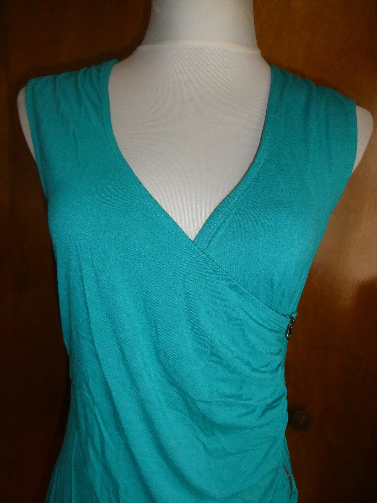 ONE A women's green detailed zipper front rayon top Large (fits size Medium)