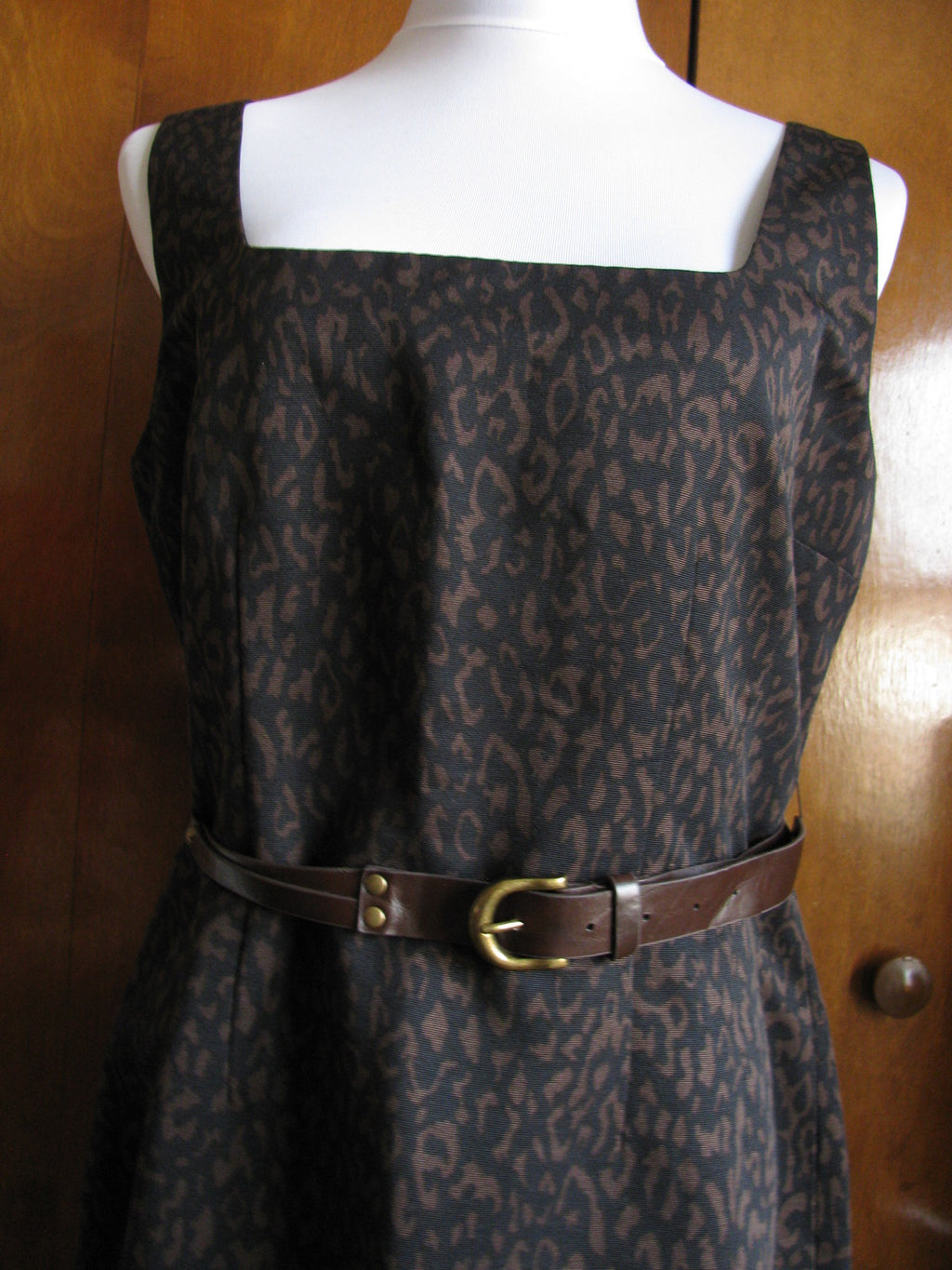 Tahari women's black/dark chocolate fitted lined dress  Size 12  