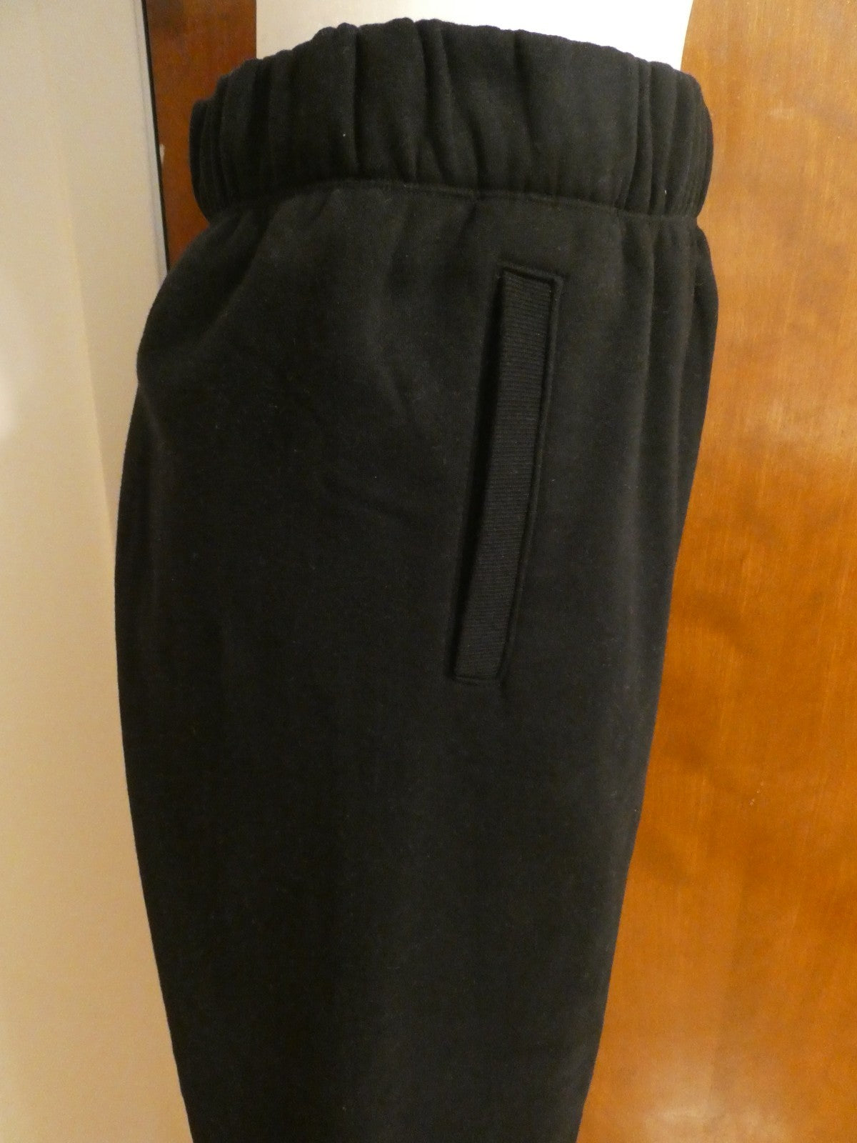 DKNY Sport Rhinestone Logo Jogger Sweatpants Black Red Size Large NWT DP5P3737