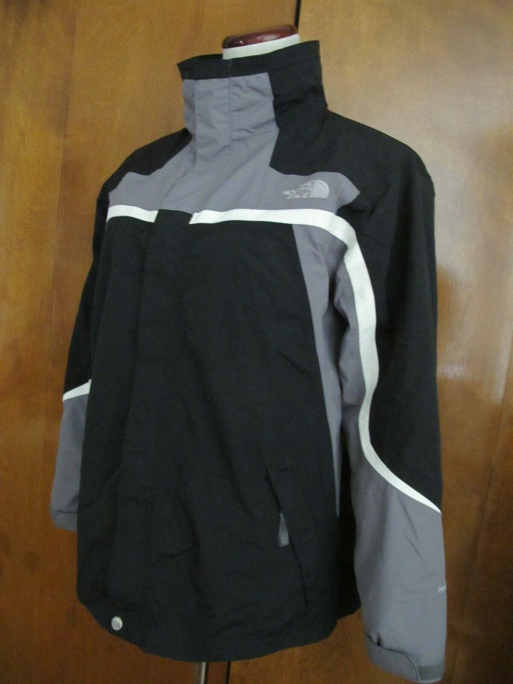 The North Face black boys XL zip out fleece jacket can be worn 2 different ways