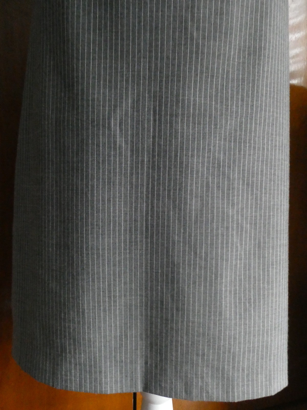 Calvin Klein women lined stylish charcoal w/white stripe skirt Size 14 New