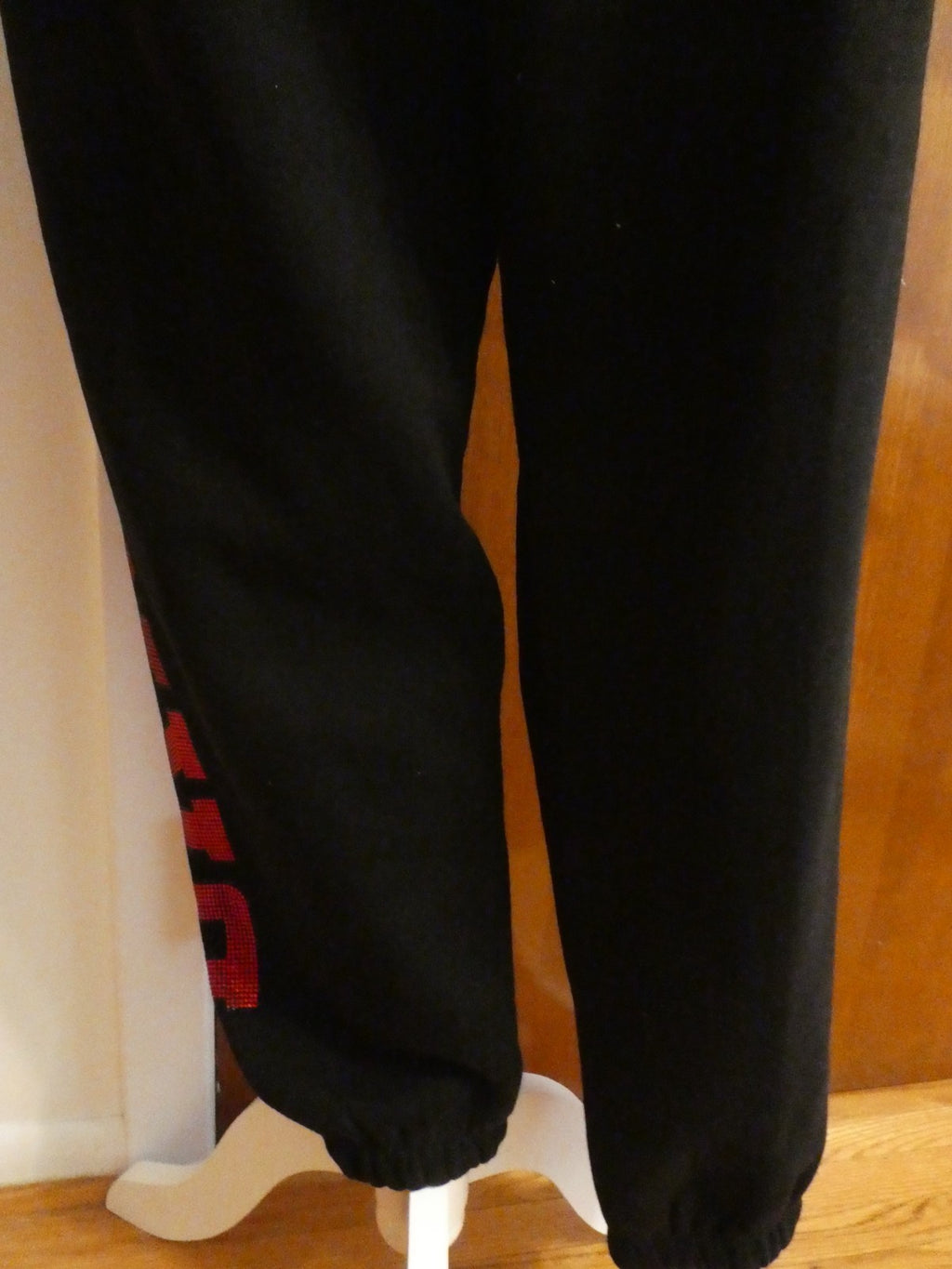 DKNY Sport Rhinestone Logo Jogger Sweatpants Black Red Size Large NWT DP5P3737