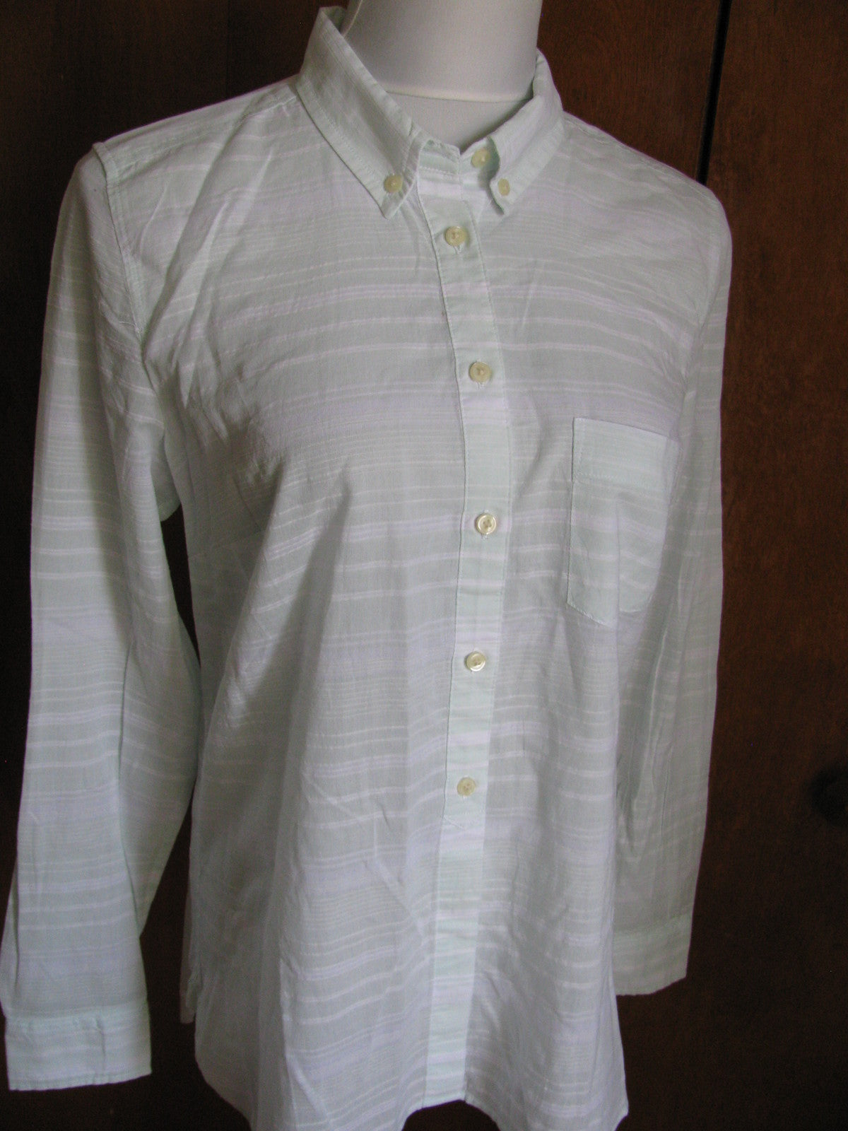Gap women's light green cotton lightweight shirt size Medium 