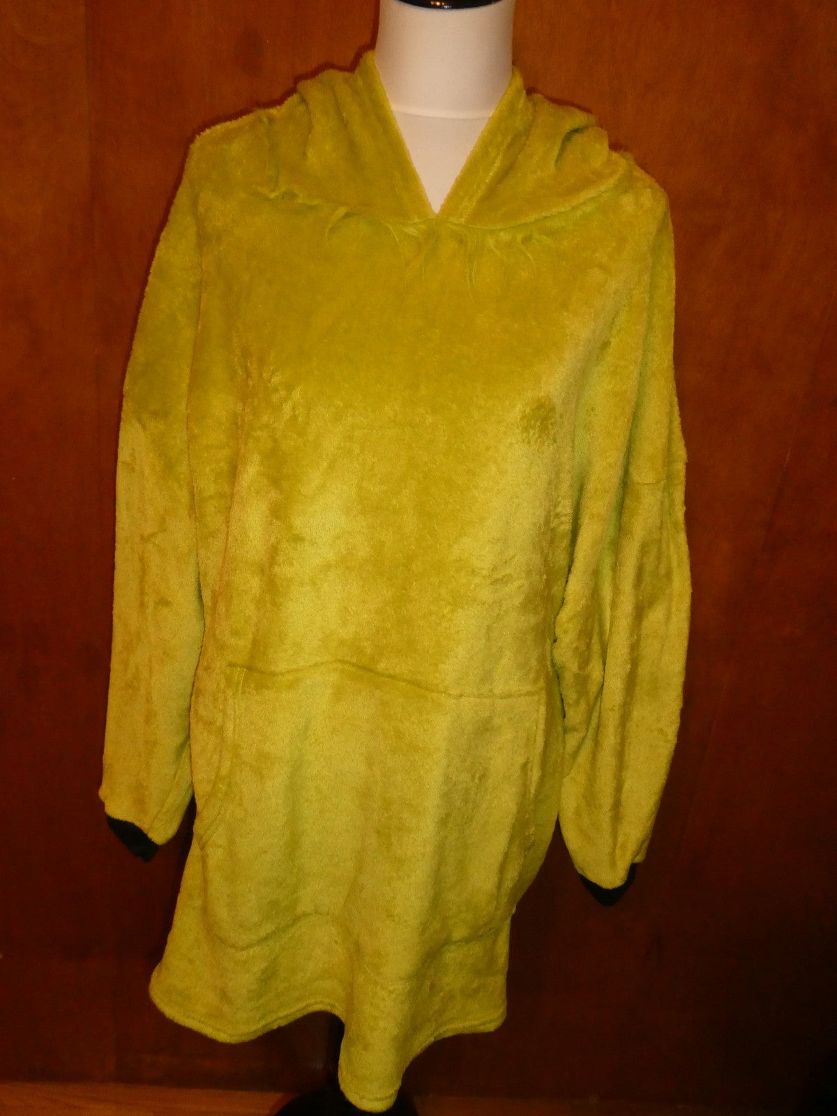 The Grinch Plush Hoodie Blanket OSFM Green Polyester Hooded Pullover Lounger