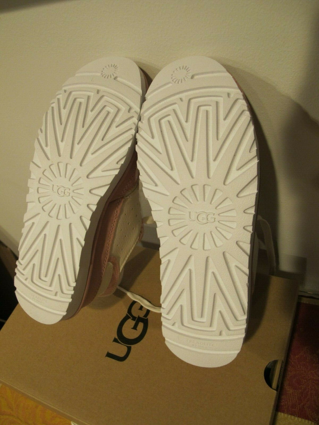 Ugg Australia women's white pink highland heritage sneaker size 7.5 and 8