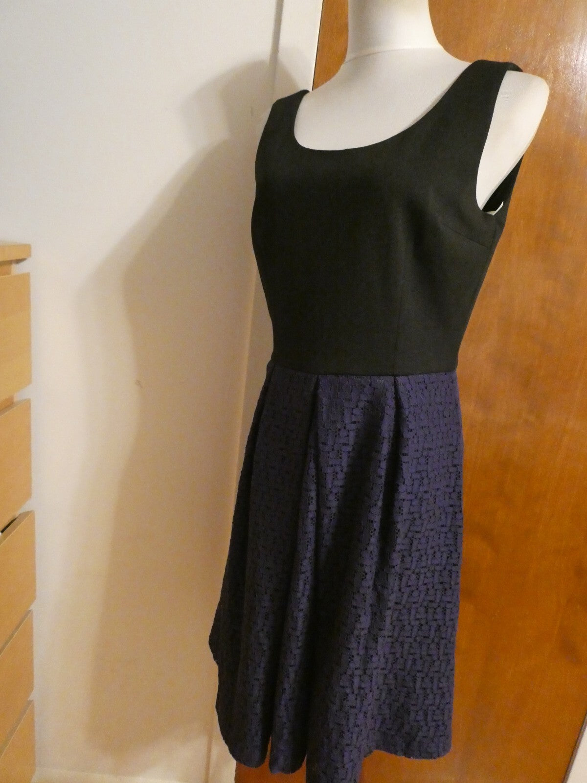 Tahari women's pleated moscow violet dress size 10