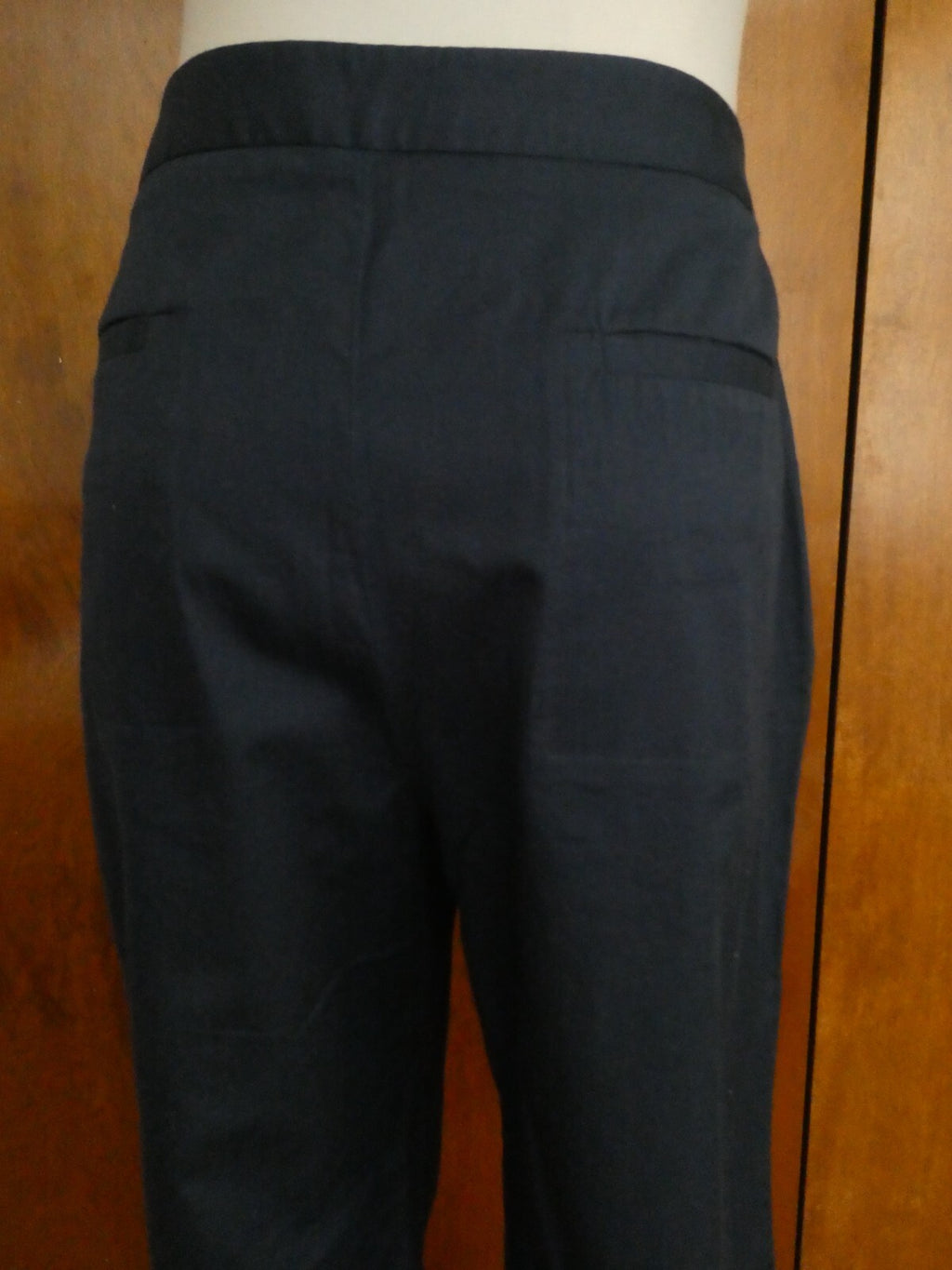 Calvin Klein Woman's Navy lightweight Cotton Summer Capris Pants 14P