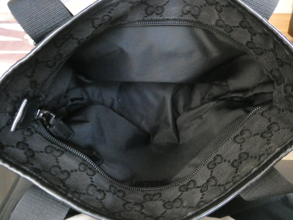 GUCCI Authentic Vintage Black Shoulder Bag Purse GG Canvas Leather 01904023754