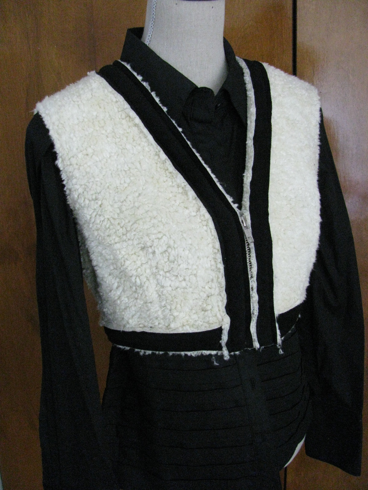 Aiko women's cream/black trimmed isolated vest size medium retail $168 NWT