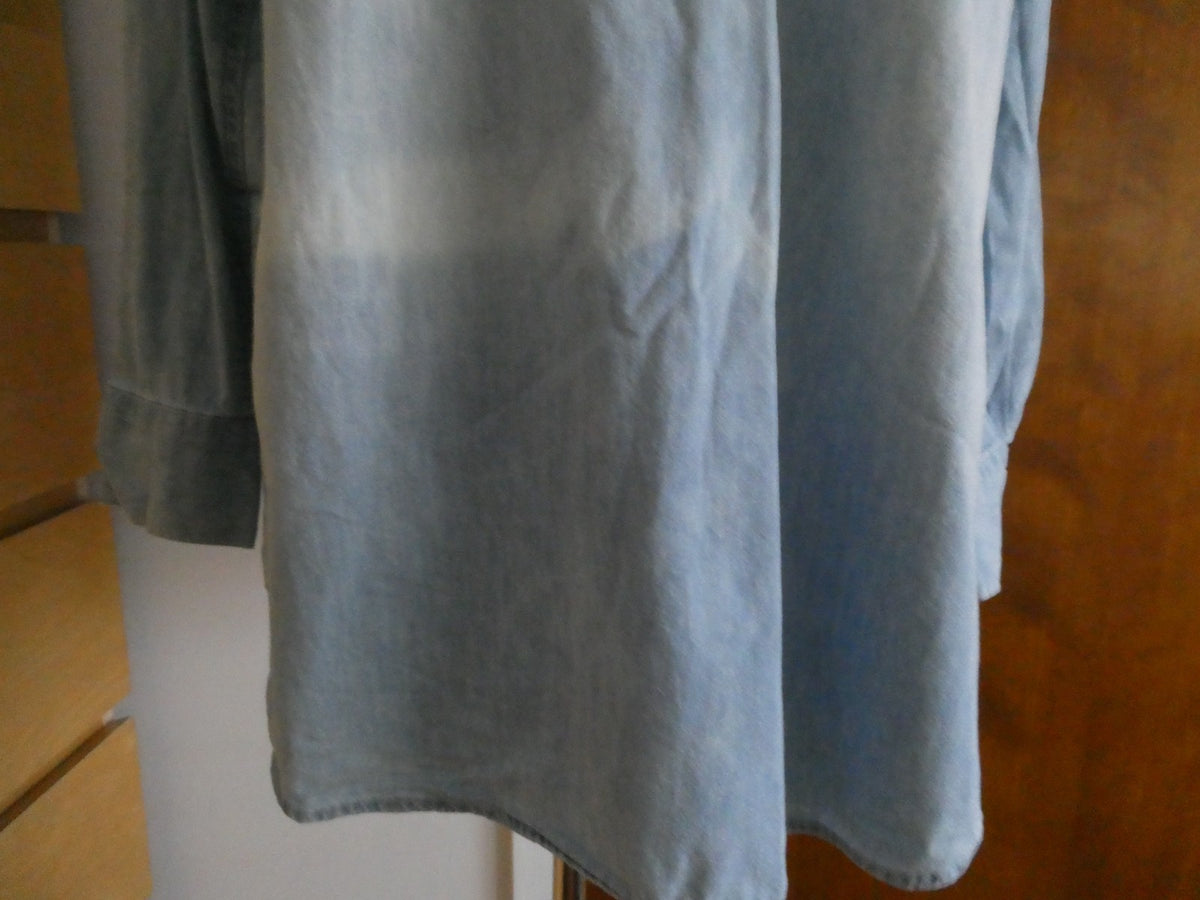 Liz Lange Size Large Maternity Top Blue Chambray Long Sleeve Henley