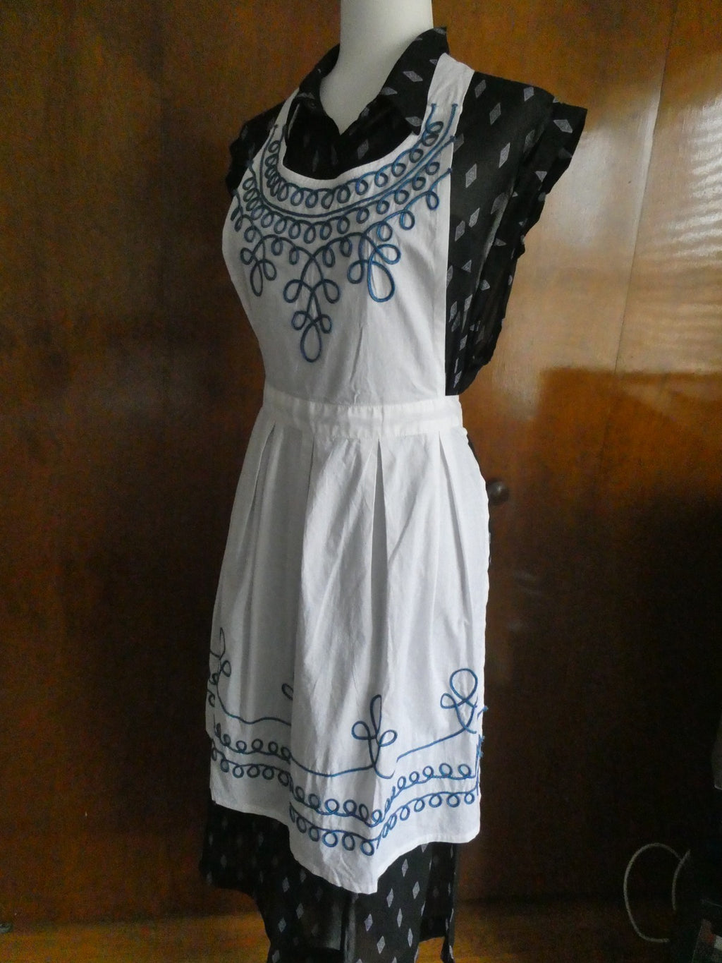 Anthropologie Apron Halter Embroidered Blue White Cotton Kitchen New One Size