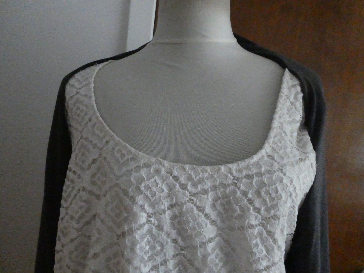 AB STUDIO Women's Gray/White Detailed built in lace overlay shell with ruffle XL