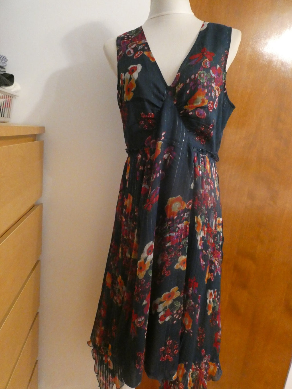 Walter Baker Teri women’s blue floral pleated lined evening dress size 10