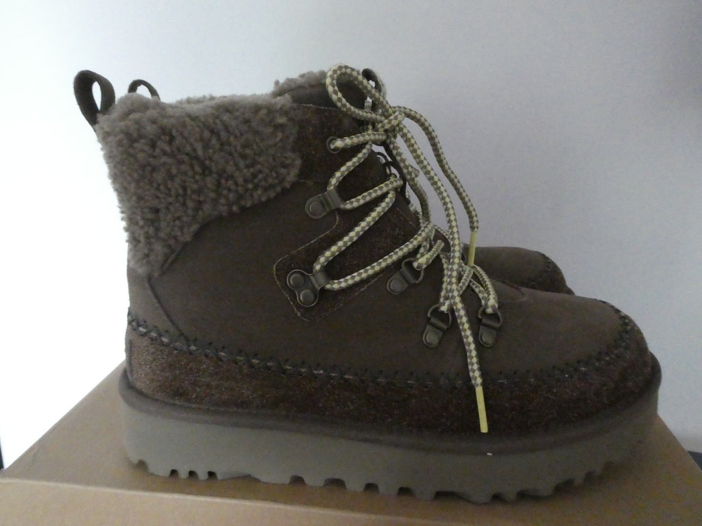UGG Classic Alpine Lace-Up Boots Women's Size 10 Hickory Chestnut 1158271
