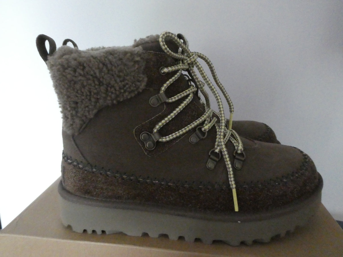 UGG Classic Alpine Lace-Up Boots Women's Size 10 Hickory Chestnut 1158271