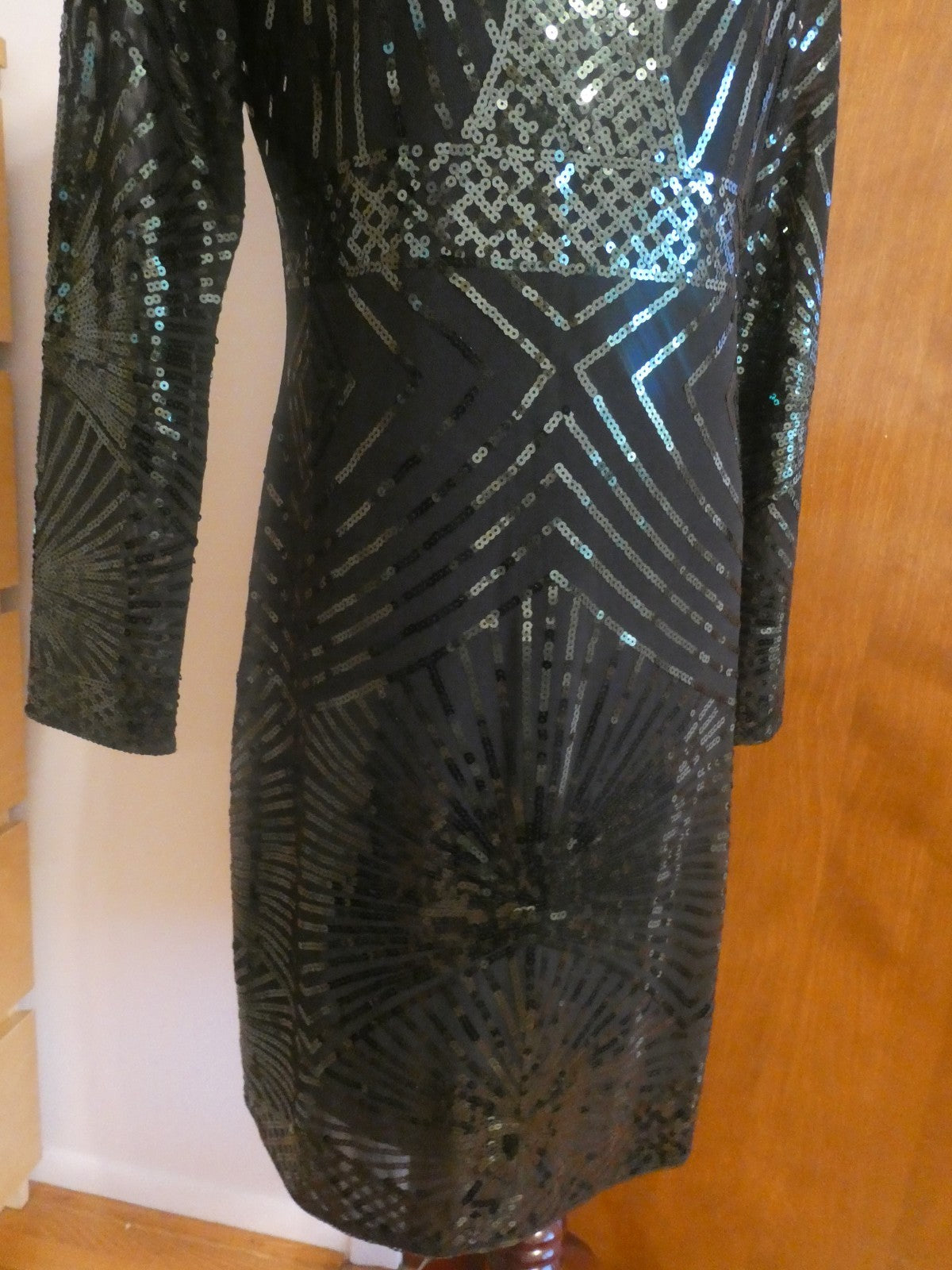 Misschen Women’s Black Evening Lined Sequined Long Sleeves Dress Size Large