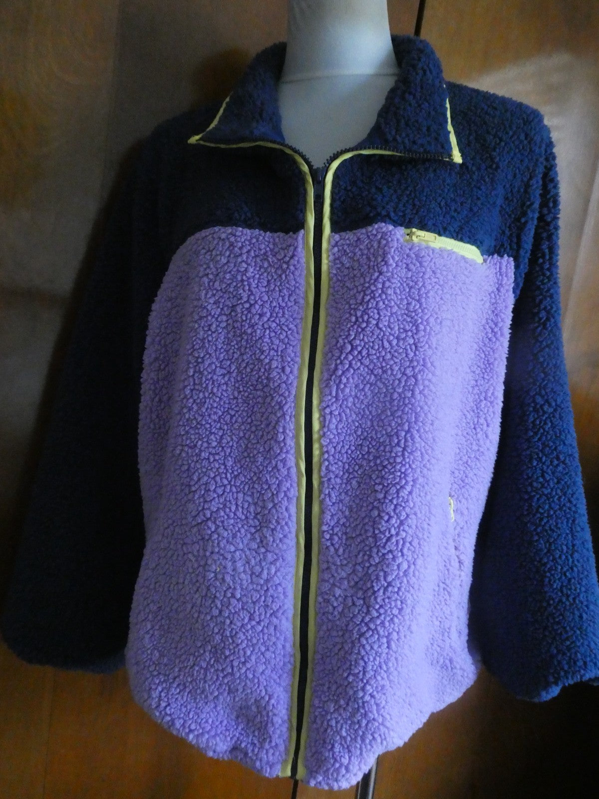 Style & CO Beautifully designed jacket with full length zipper closures XXL