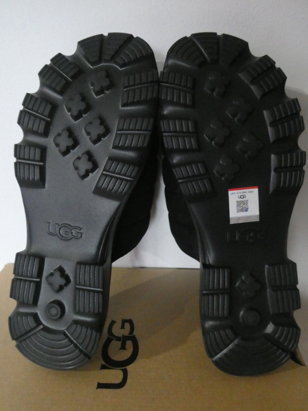 UGG Callie Platform Slide Sandals Black Women US 11 EU 42 New Chunky Lug Sole