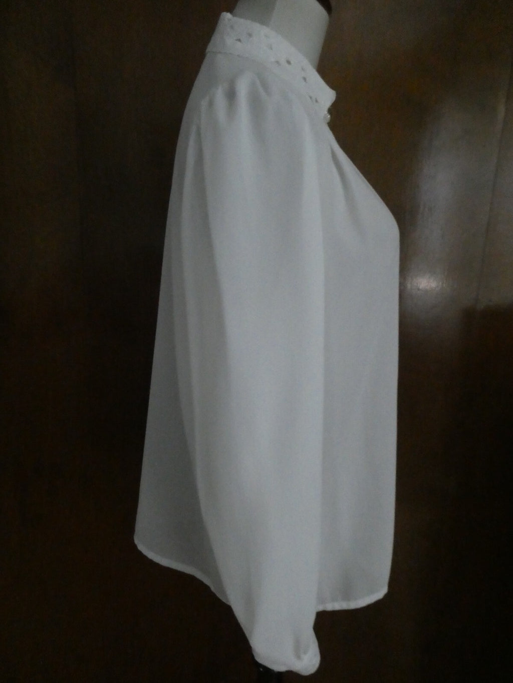 Karen Scott women's white crafted embroidered long sleeves top size 10
