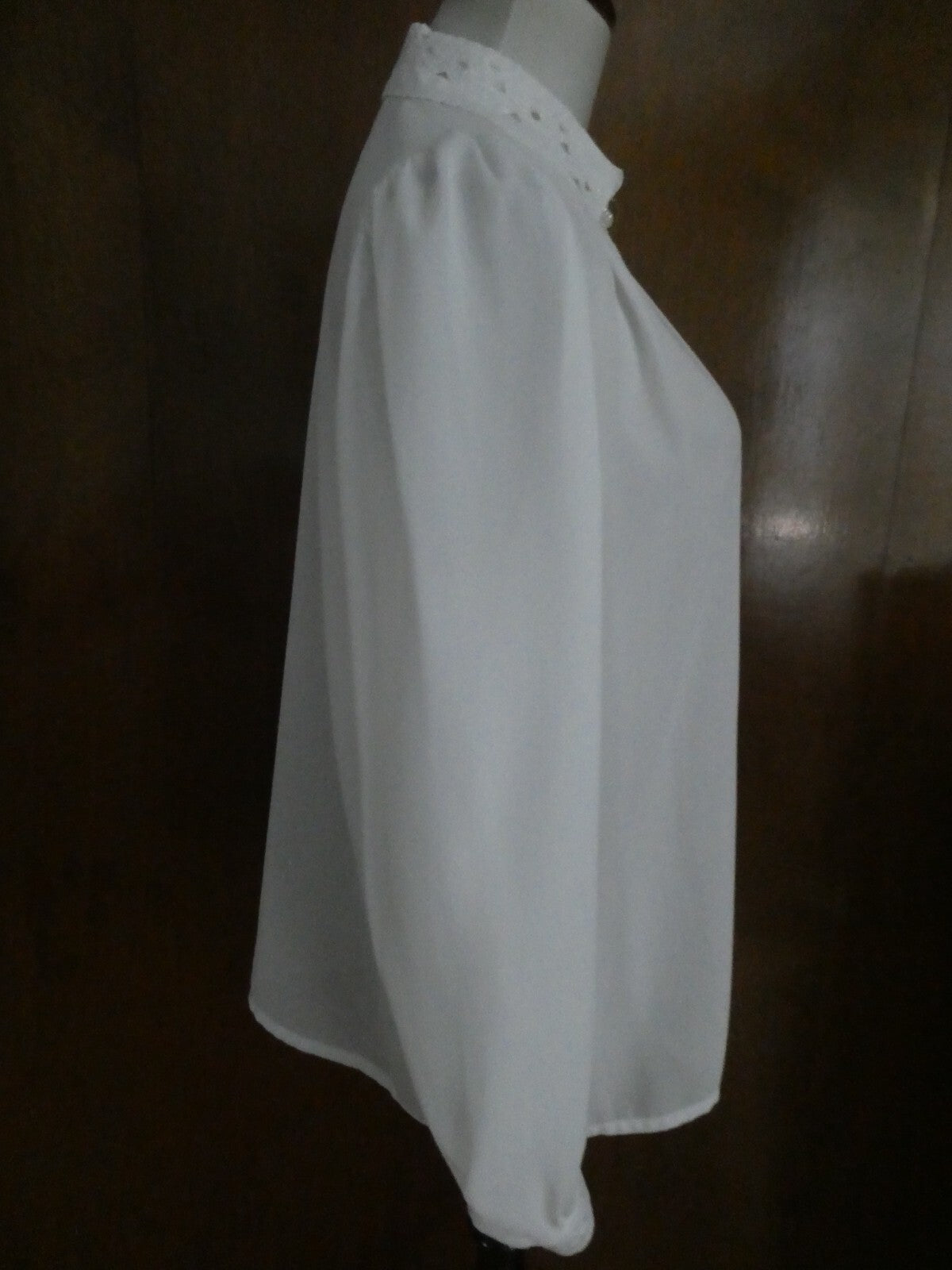 Karen Scott women's white crafted embroidered long sleeves top size 10