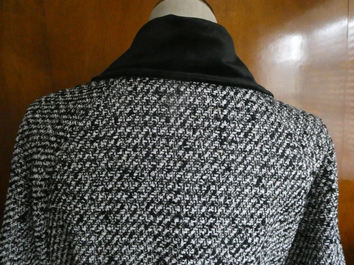 Tahari Arthur S. Levine Women Black/White Gorgeous Blazer Velour Collar Size 10