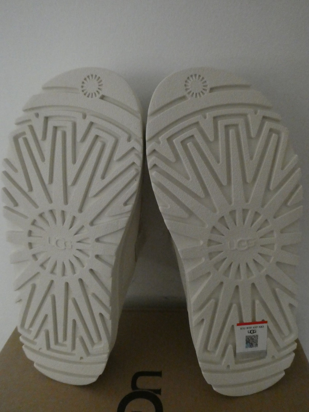 UGG Women Goldenglow Slide JSM White Platform Sandals Sz 5 New in Box W/1167430