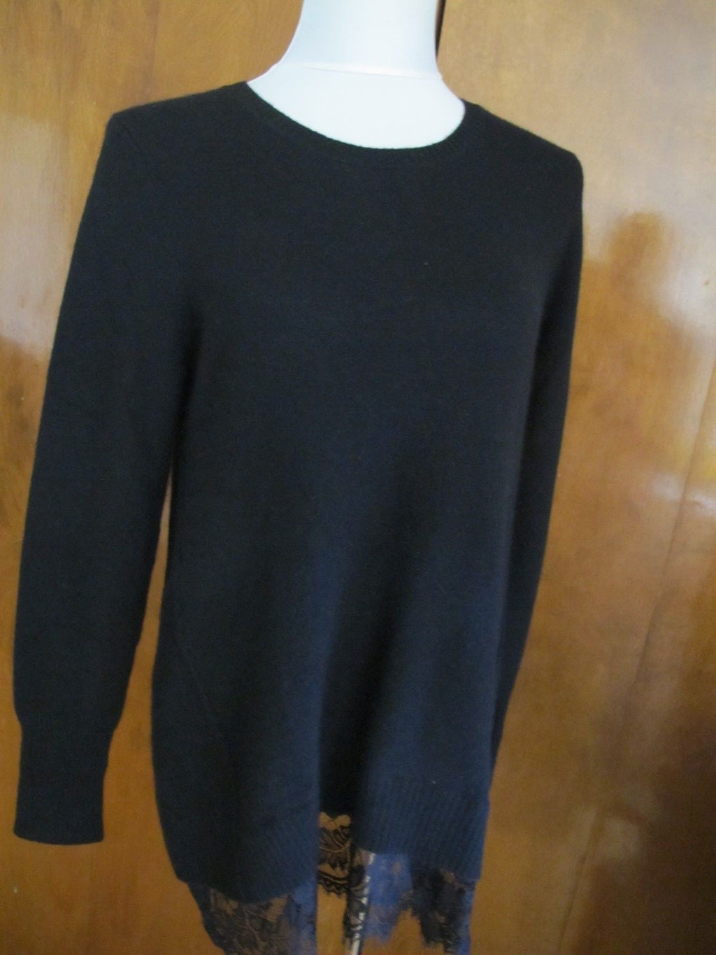 Bloomingdale’s women’s black detailed soft 2ply cashmere sweater