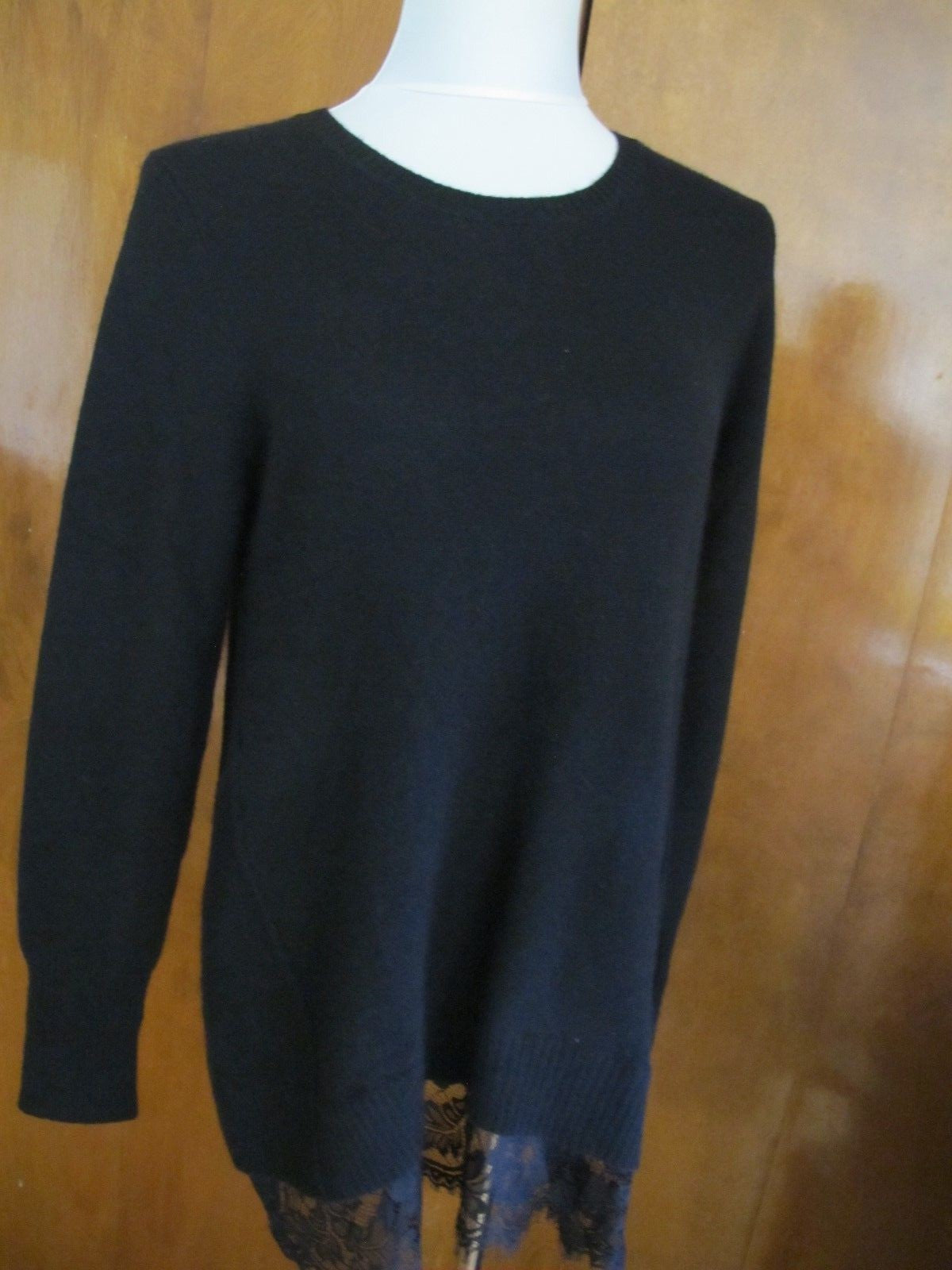 Bloomingdale’s women’s black detailed soft 2ply cashmere sweater