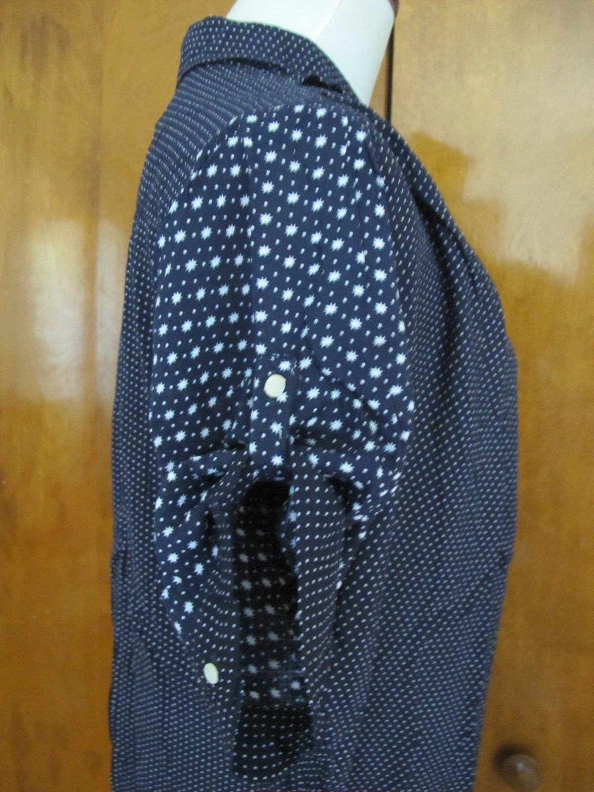 Gap women's stylish navy detailed top size Medium NWT