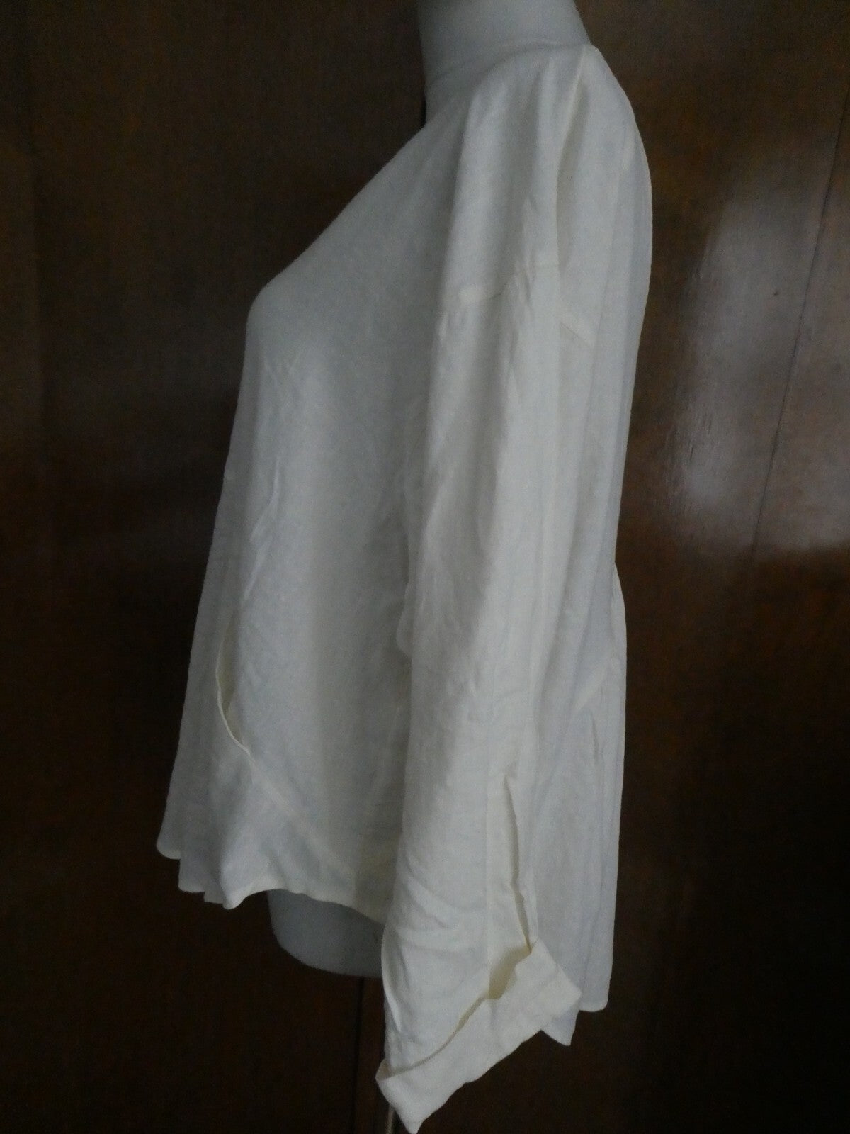 Free People women's ivory linen/rayon crocheted long sleeves top size small