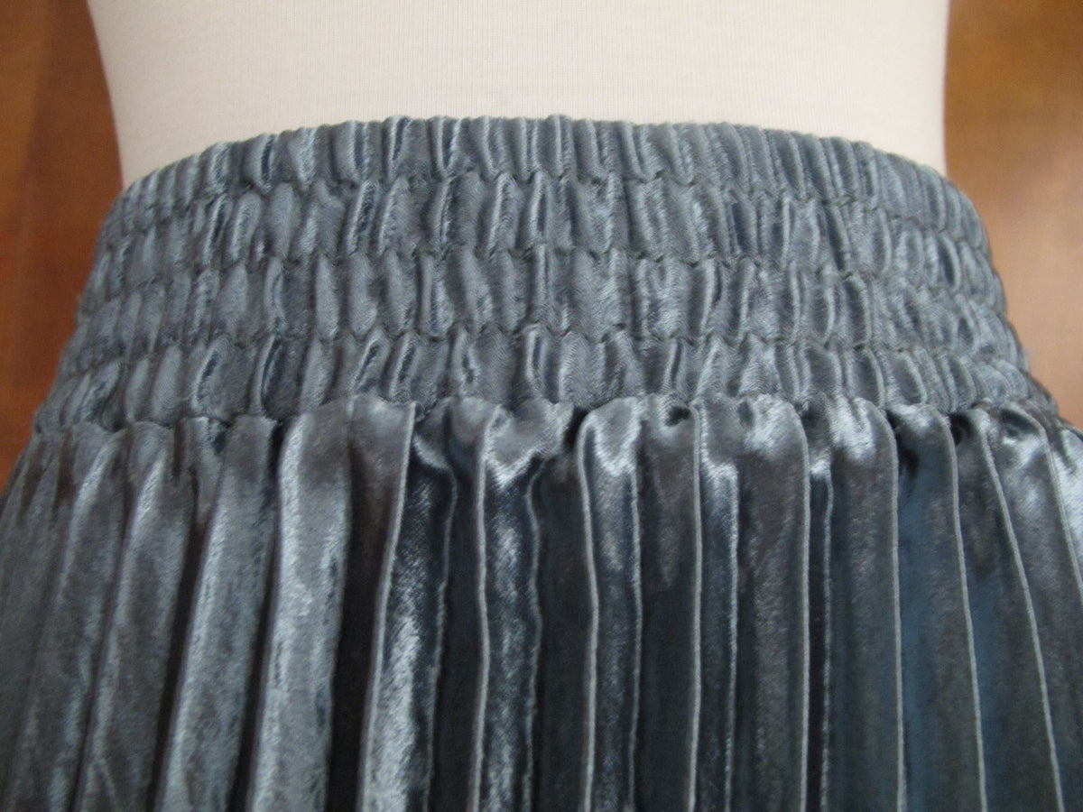 Anthropologie  HD In Paris Women's Gray Carbon Pleated Skirt Large 
