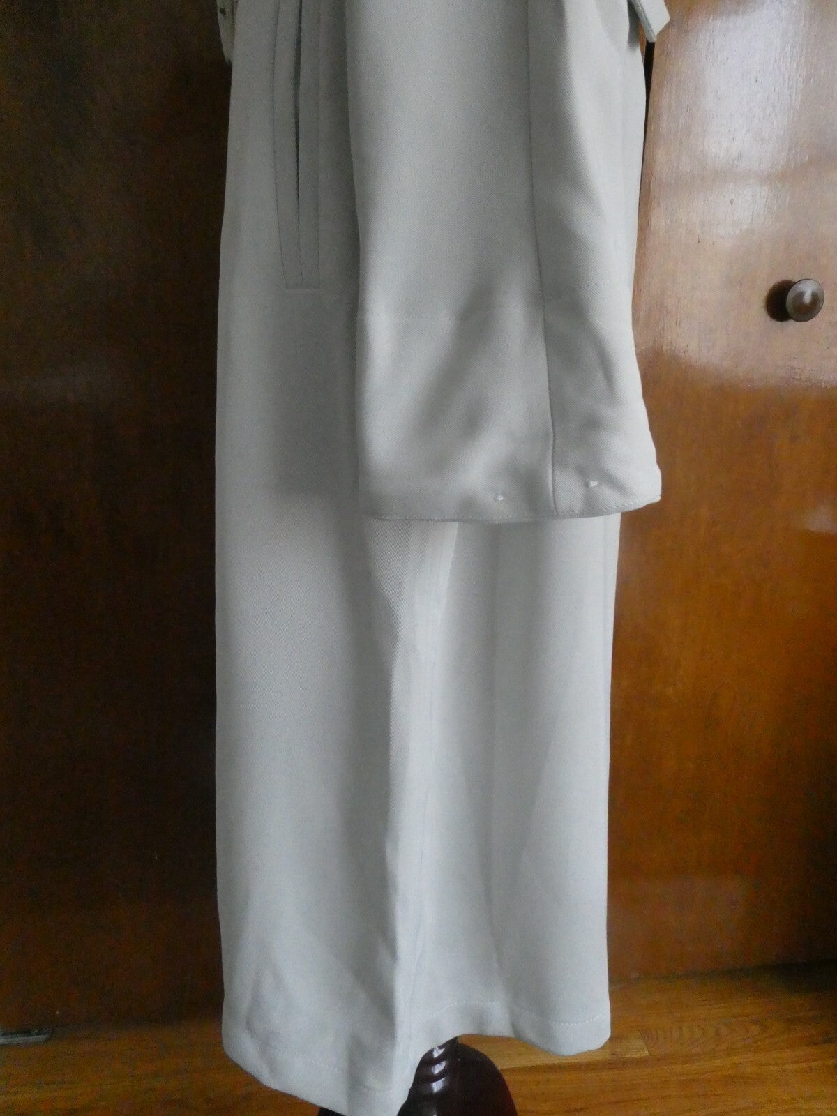 Holt Renfrew women' light gray 1/2 lined buttons belted long coat size 10 petite
