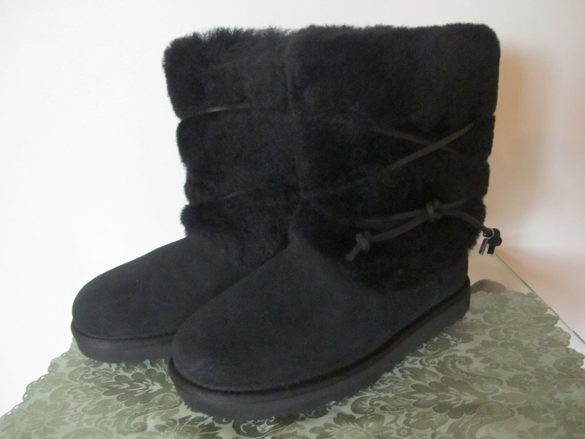 Ugg Australia women’s black suede and sheepskin New boots 