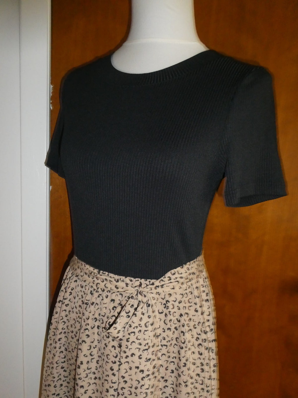 Zattcas Women's Small Black Rib Knit Animal Print Midi Dress Tie Waist NWT
