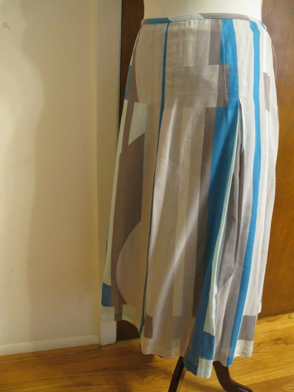 Calvin Klein women's gray blue lined lightweight soft fabric skirt size 12