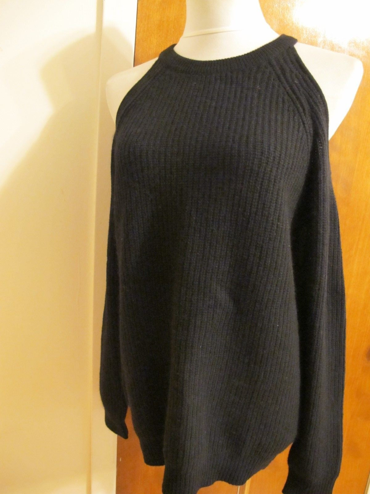 Bloomingdale Aqua Women's Black Cashmere Cold-Shoulder Detailed Sweater Medium