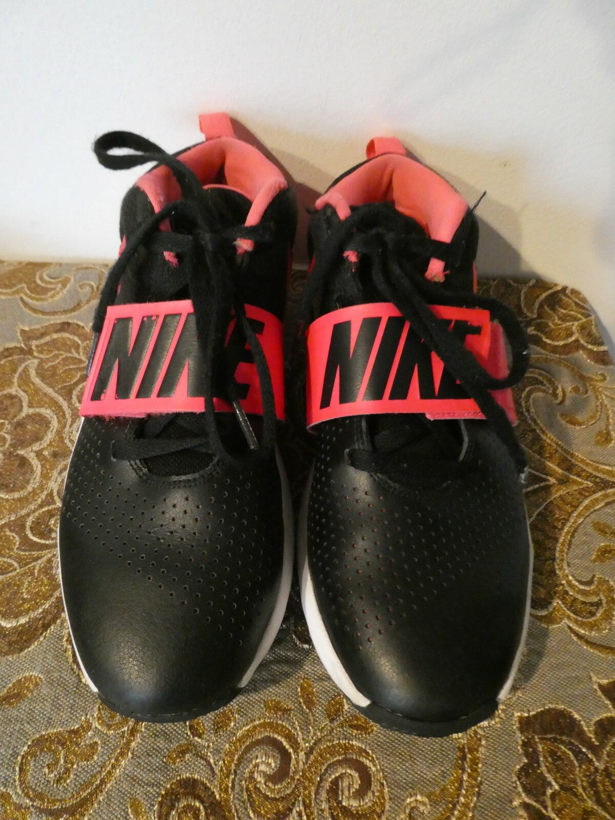 Nike Team Hustle Youth Girls Black Pink Sneakers Shoes 881941-002 Size 7Y