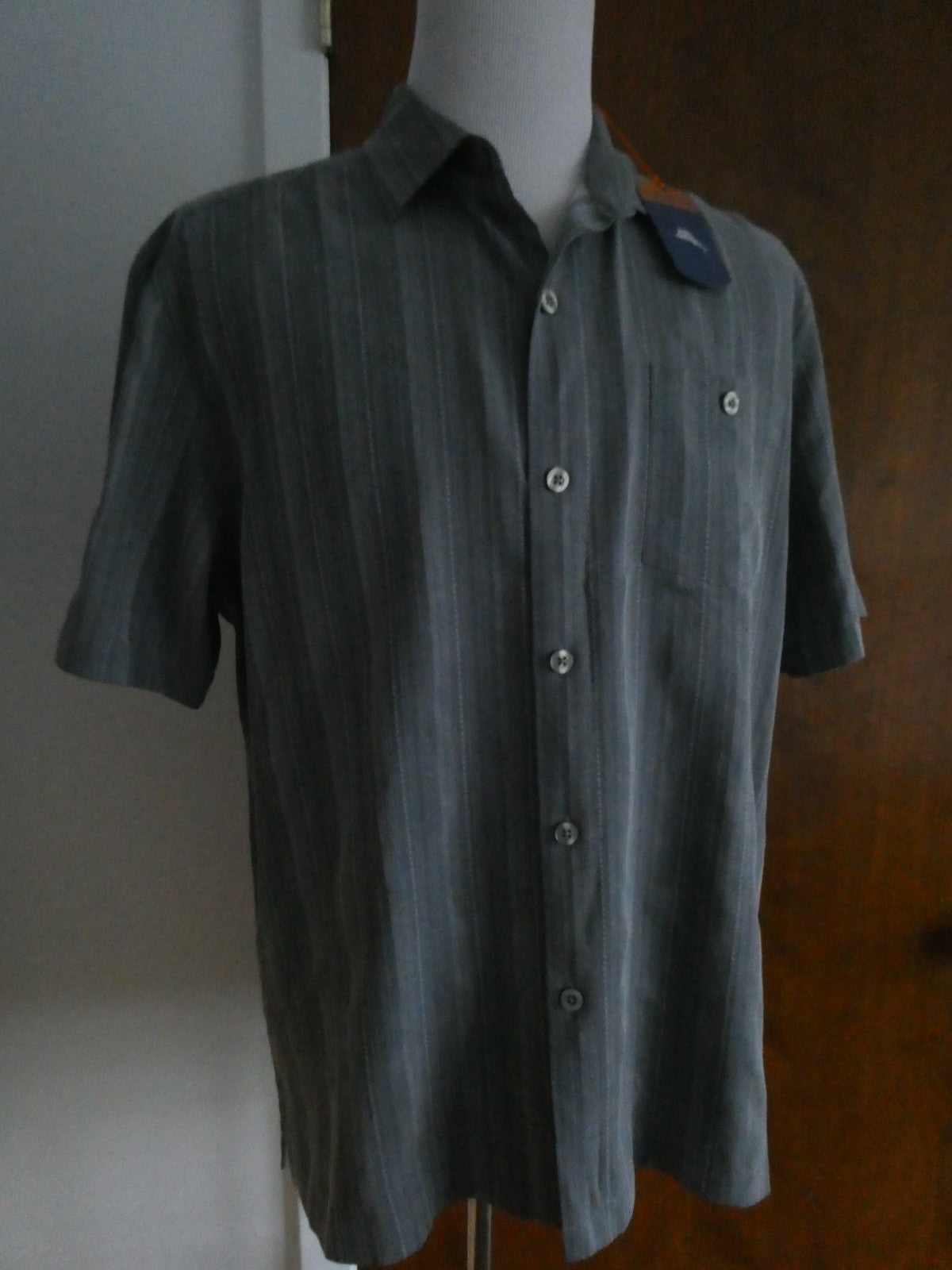 Tommy Bahama Men's Large 100% Silk Gray Striped Shirt Sleeve Button Front Shirt