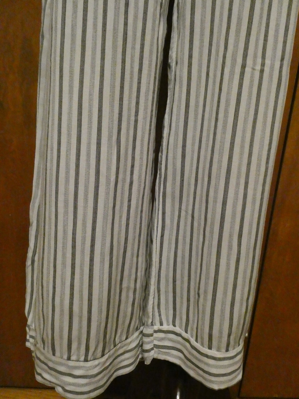 Collection Women White/Gray Viscos lightweight Summer Capris Pants Medium Italy