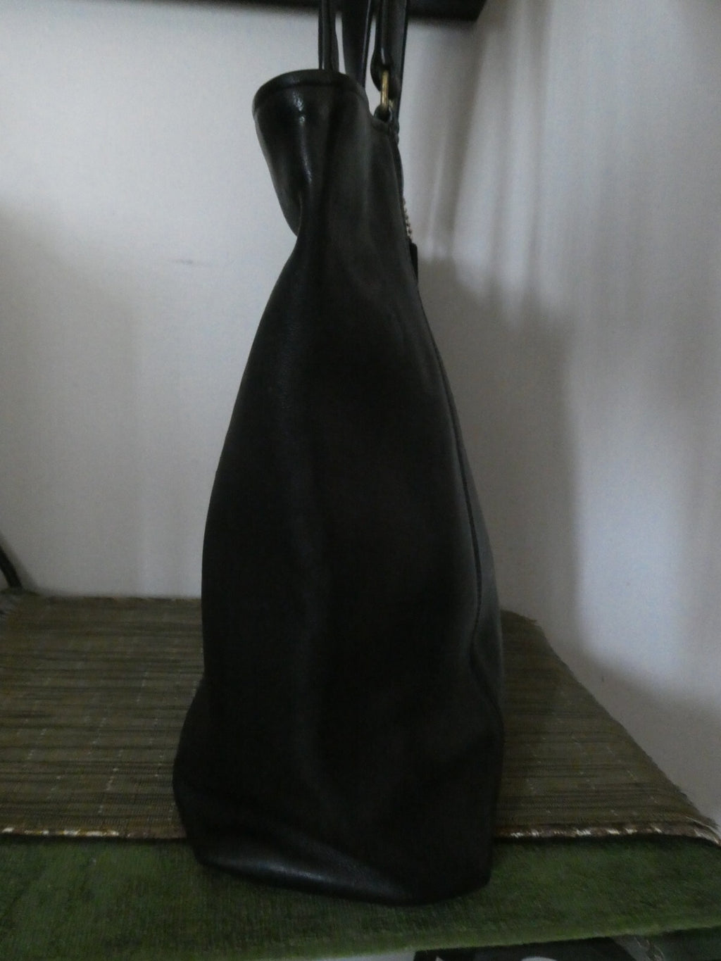 Coach women's black vintage large zip shoulder bag #0779-927