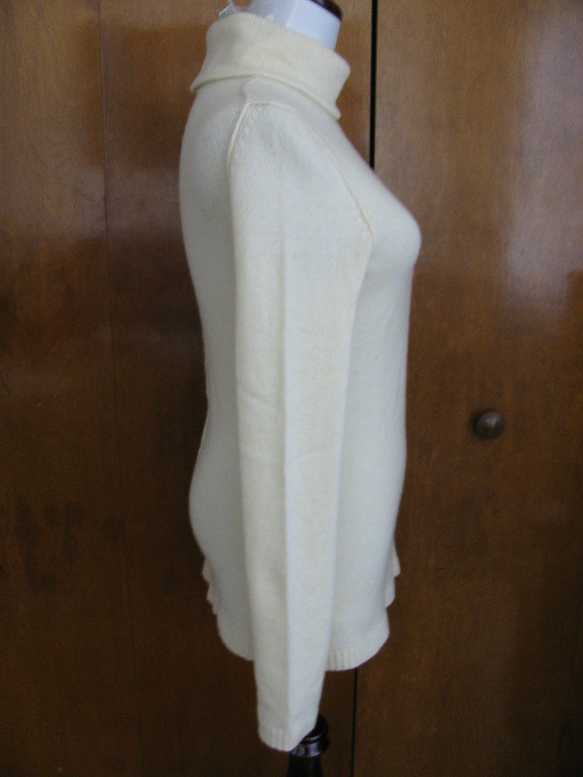 Aqua Women's Lemon Turtleneck Back Cashmere Detailed Sweater New