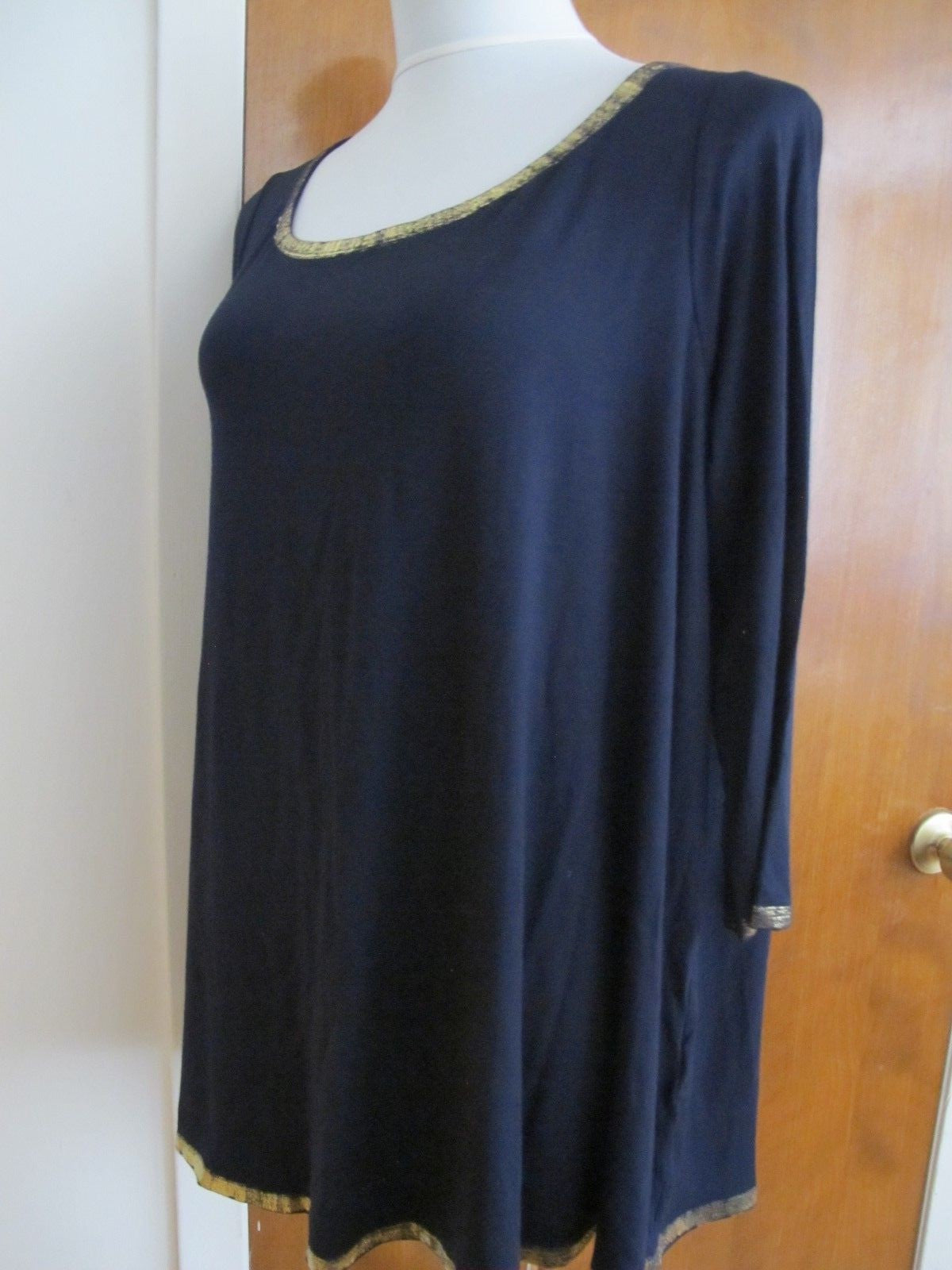 Tahari women's navy decorated A-line long sleeves top size medium new