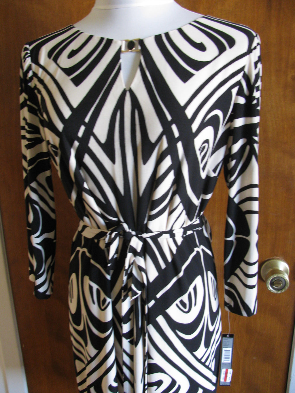Tahari Arthur S Levine women’s geo print black ivory shift dress size 10 NWT