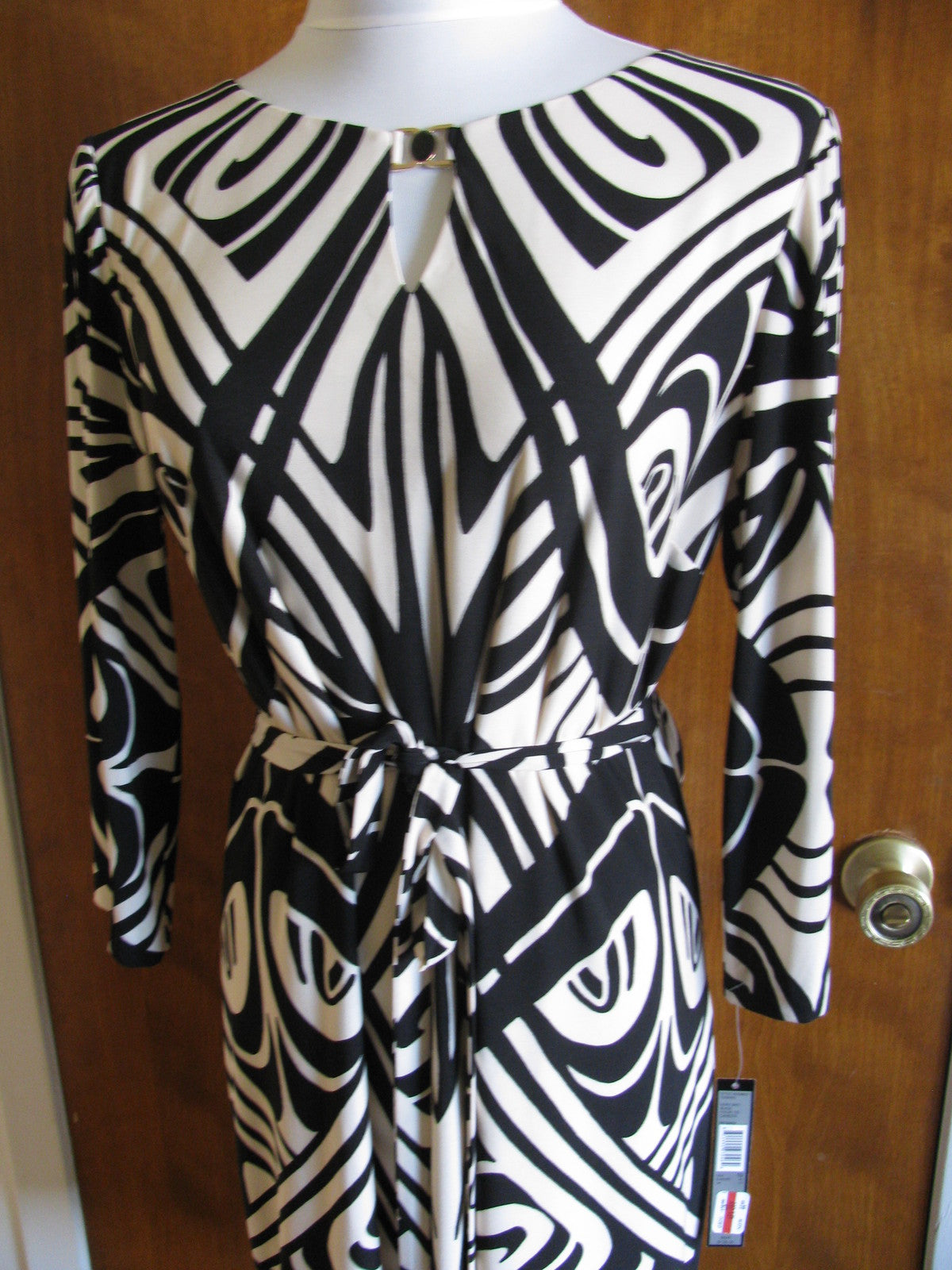 Tahari Arthur S Levine women’s geo print black ivory shift dress size 10 NWT