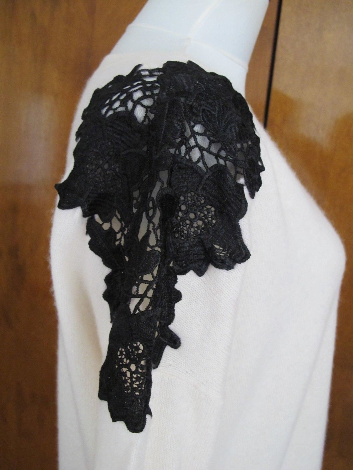 Bloomingdale’s women’s snow detailed 2ply cashmere sweater New