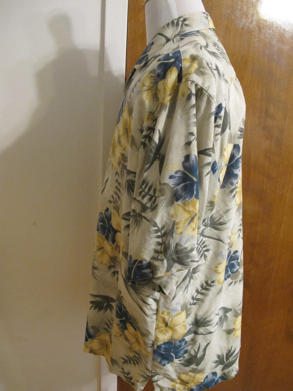 Tommy Bahama Men's Silk Multi Color Blue Yellow Green Shirt Size Large Very Nice