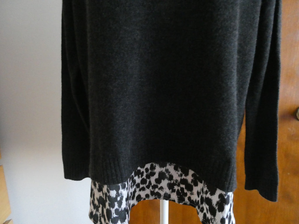 Luxury Bloomingdale’s women’s sweater crafted from 100% cashmere Size Xlarge NEW